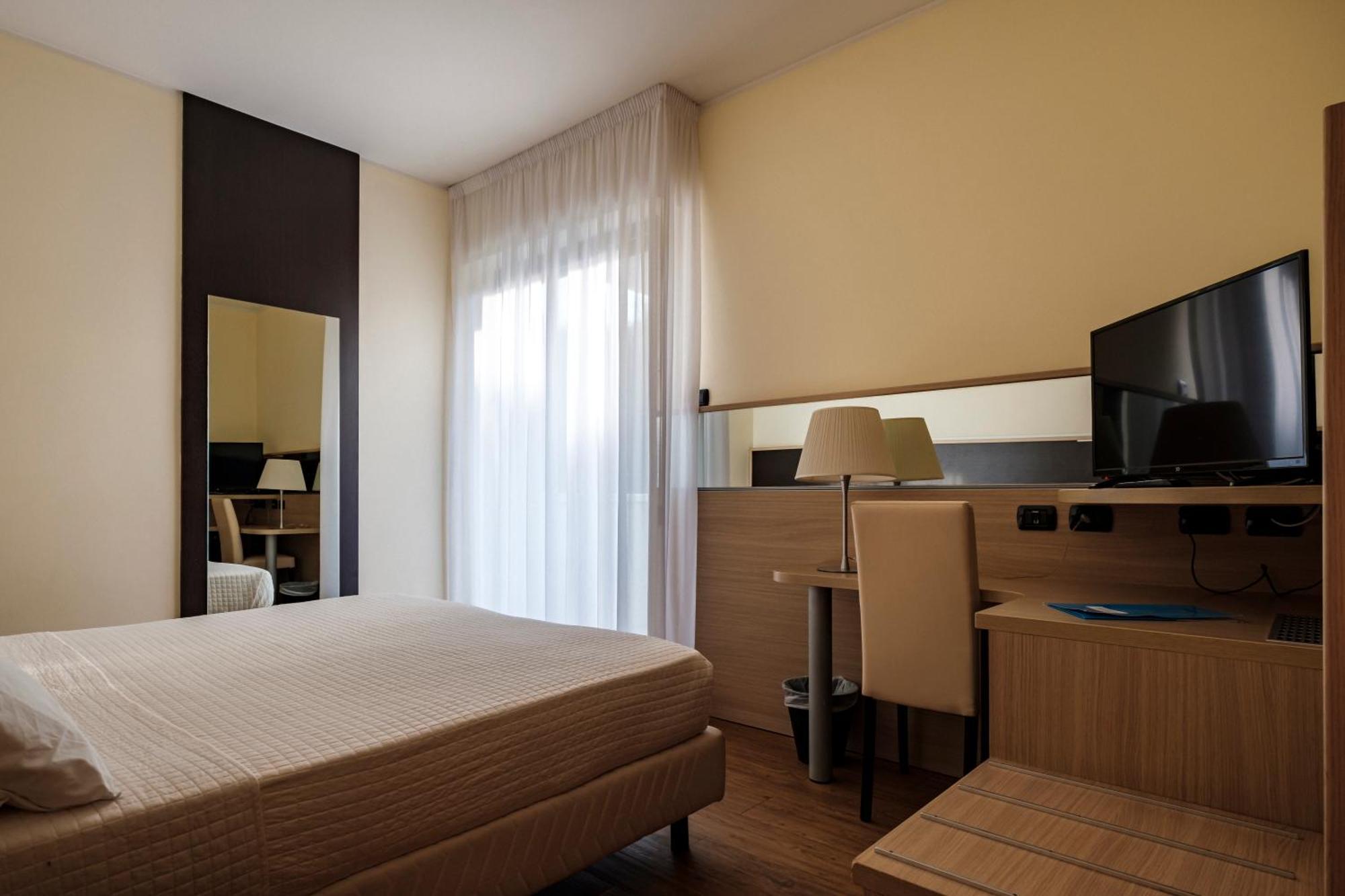 Augustus Hotel Риччоне Экстерьер фото